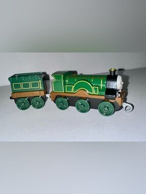 2018 Die-Cast Thomas & Friends Emily Green and Gold Steam Engine with Tender